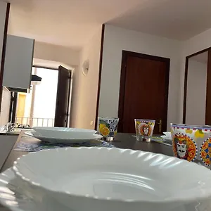 https://dm-house.palermohotels.org